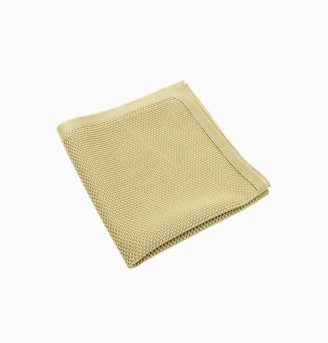 Pochette de Costume Doré Sable en Tricot
